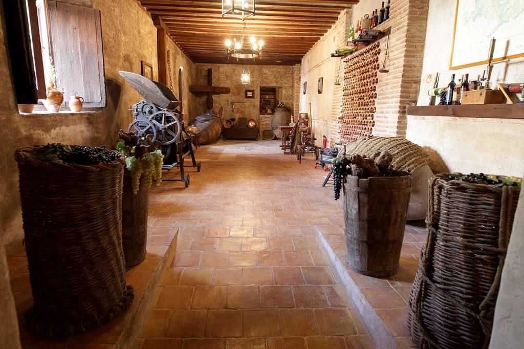 Visita a Bodega, Museo del Vino y Cata en Bodegas Pablo Morate