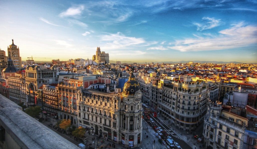 Solo a la salida de elrow: el ‘truck’ de belleza en Madrid que te desmaquilla gratis antes de coger el taxi